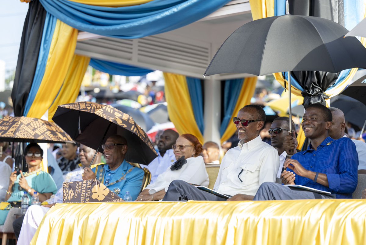 rbarwanda's tweet photo. 🚨AMAKURU MASHYA🚨

Mu birori by'isabukuru y'imyaka 50 y'ubwigenge bwa Bahamas, Perezida Kagame yahawe umudari w'icyubahiro ku bw'ubucuti afitanye n'iki gihugu n'abaturage bacyo.

#RBAAmakuru https://t.co/EDjOpek8pV