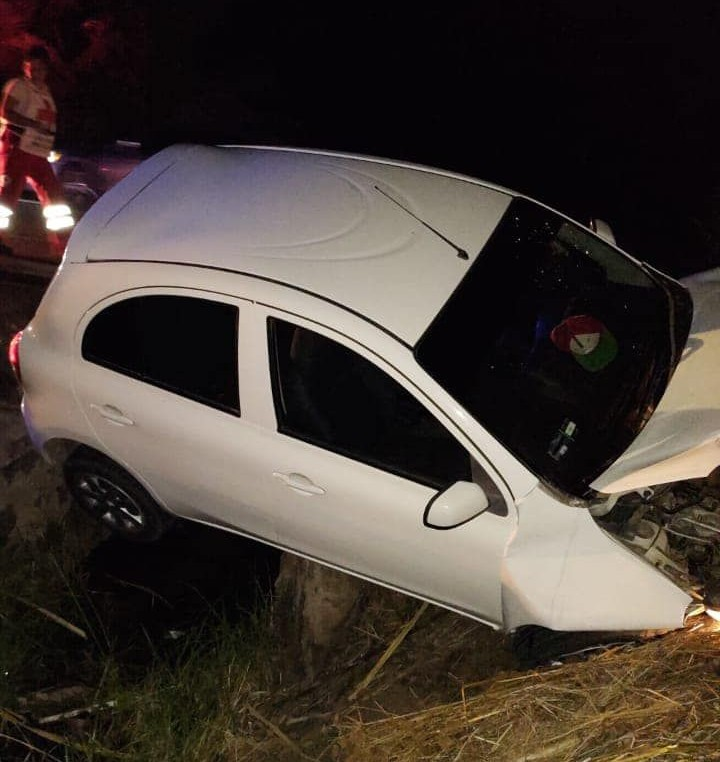 RadioCosta_'s tweet photo. #AlMomento #UNIRnoticias | Informa @Bomberos_Autlan sobre la #Volcadura de un #Auto #Compacto en la #CarreteraEstatal502 #Autlán - #ElGrullo, cerca de #LasParedes reportando sólo un #Lesionado #Leve https://t.co/hXxVgS1ABz