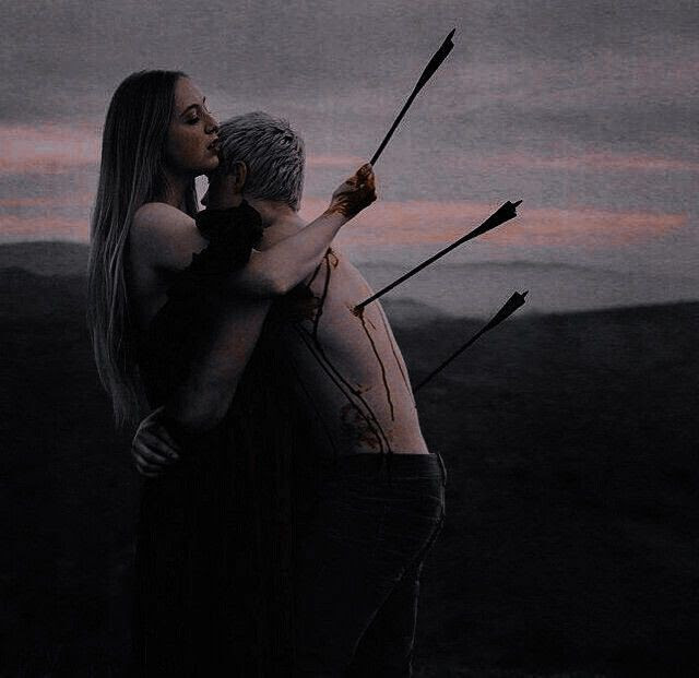 "ولو يأتيني هاربا من أذى دُنياه، لأصبحت أنا دُنياه وما فيها."🖤