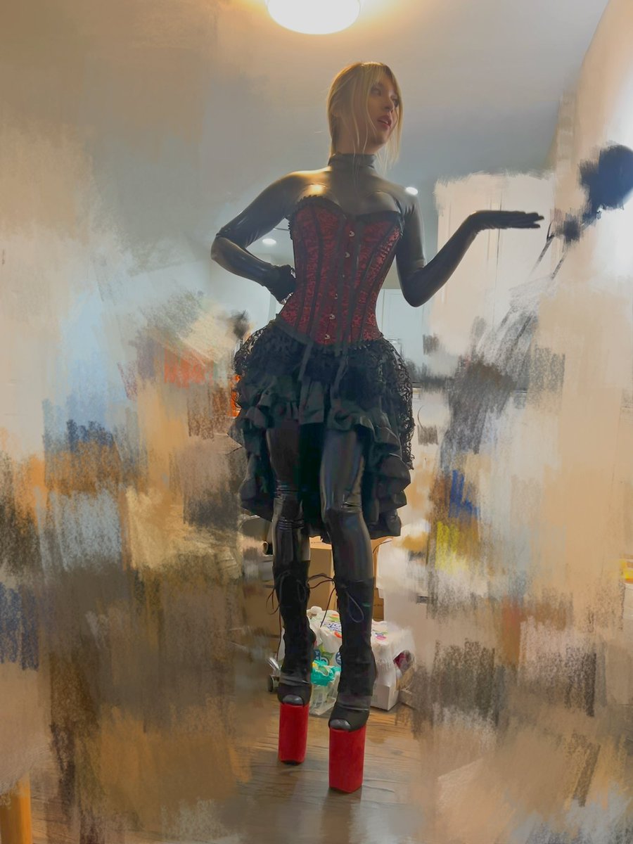 hhhhhuang8's tweet photo. 为奇妙的展会准备的奇妙衣服🤣
#RBUSA https://t.co/wGRstMf9Yi