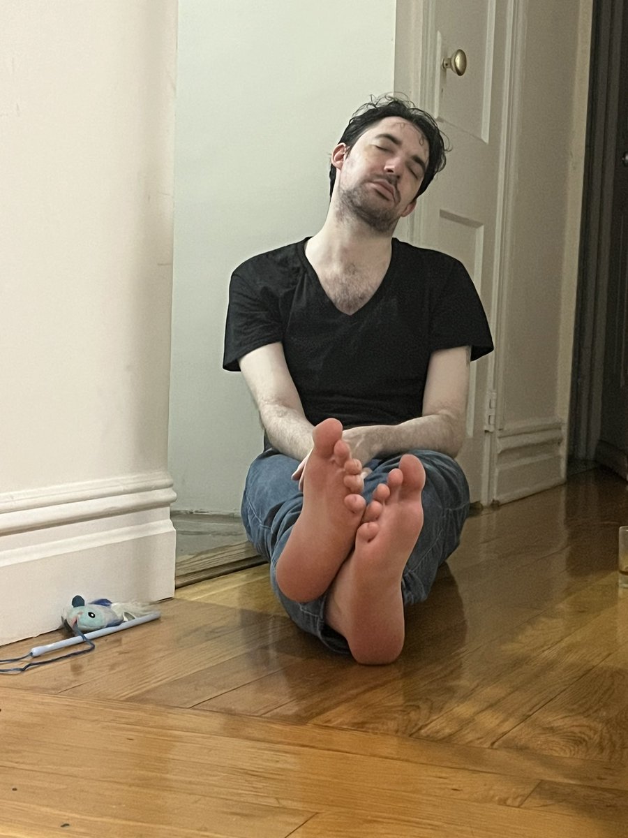 RealLogue's tweet photo. I think my new thing is going to be falling asleep in the hallway https://t.co/j6qRK5ETrm
