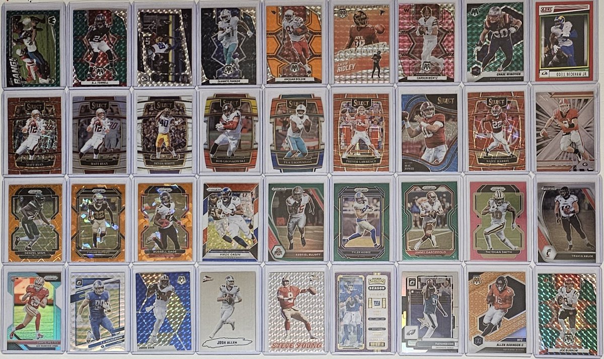 This is one that I'll be working on 2maro...
#EbayLots #thehobby 
#footballcards
I swear it's tough to get quality pics as soon as you get over like 20 cards 😏