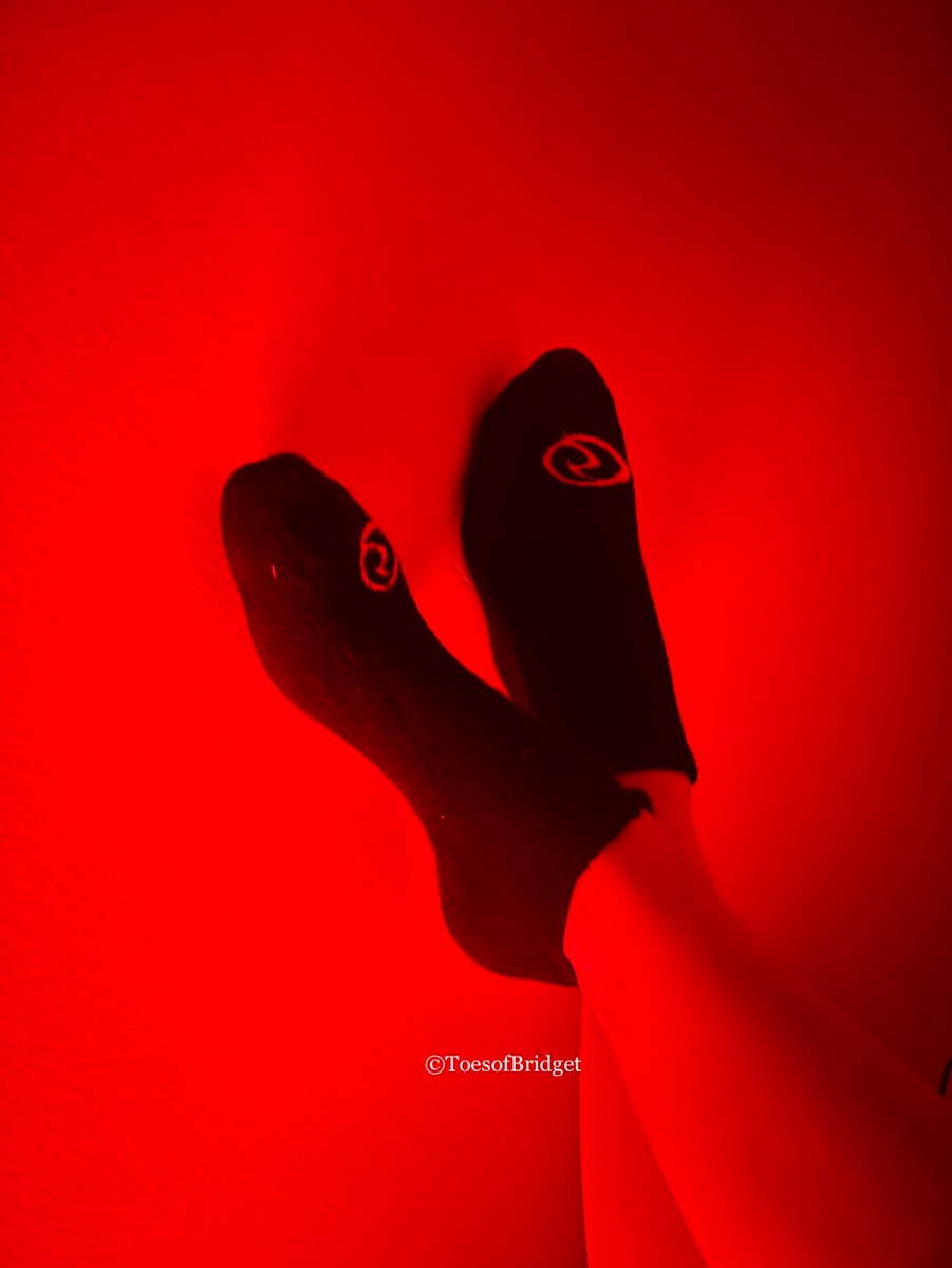 ToesofBridget's tweet photo. Socks on cold night! https://t.co/wFJWkBO9Wk xo #barefeet
 #toenails #soles #solesandtoes #footmodel #footmodels #feetmodels #sellingfeet #buyingfeet #toes #feet #footfetish #fetish #footboy #toestuesday #sexyfeet  #summerfeet #toenails #longtoes #socks #sockfetishnation https://t.co/HD8DLzpbS3