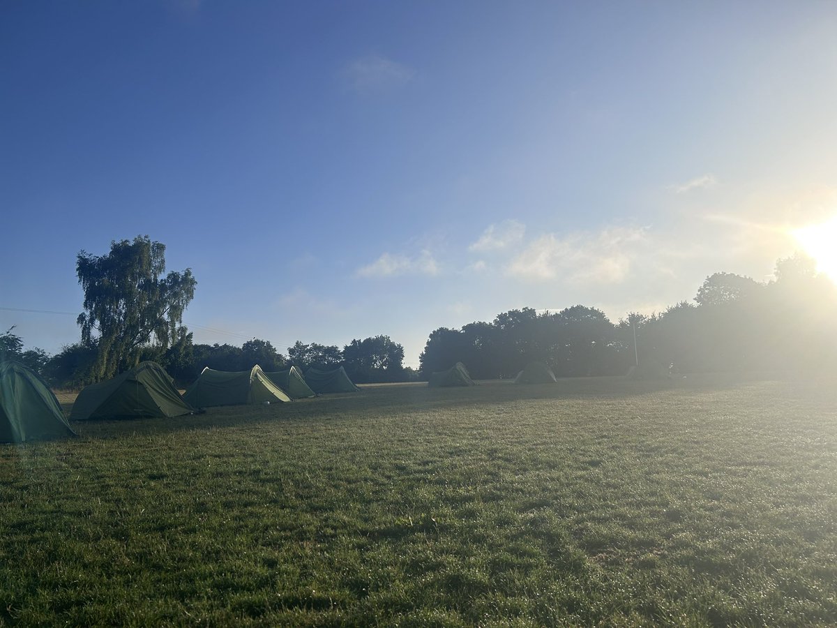 Early morning and what a way to finish a fantastic Silver practice with the sun shining☀️ (Hopefully it stays this way today). Students have their last part of showing the key skills then on the way back home. #ambitiousandproud