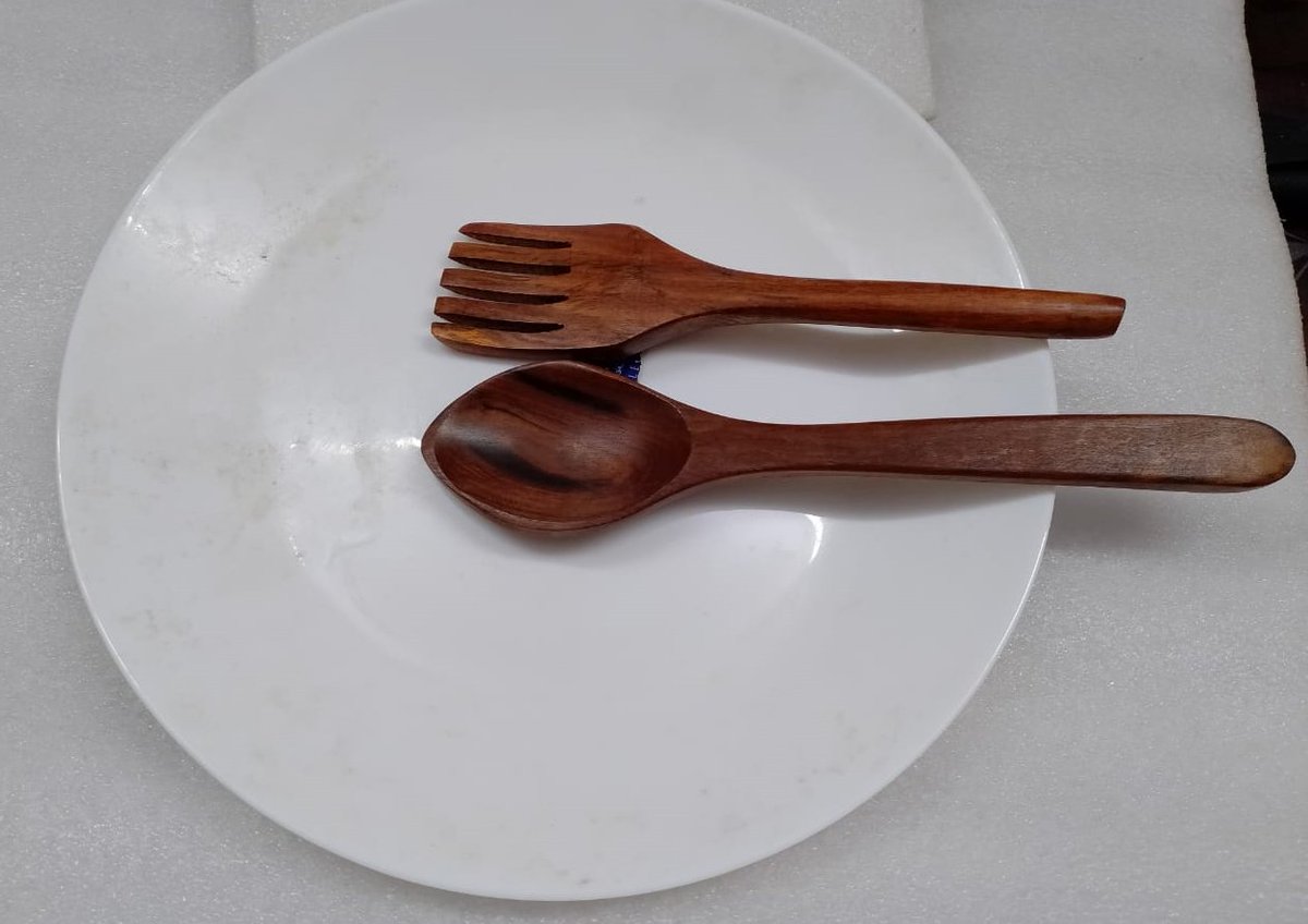 SAFE FOR YOUR DISHES: Wooden kitchen tools are safe to use on cups, dishes and bowls, will not scratch surfaces. It may not frostbite or scald your hands,no matter how cold or hot the water is.#cutleryset #woodenitems #ecofriendly