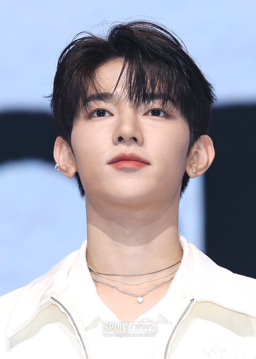 zhspics's tweet photo. 230710 zb1 debut showcase https://t.co/20VANV6uLN