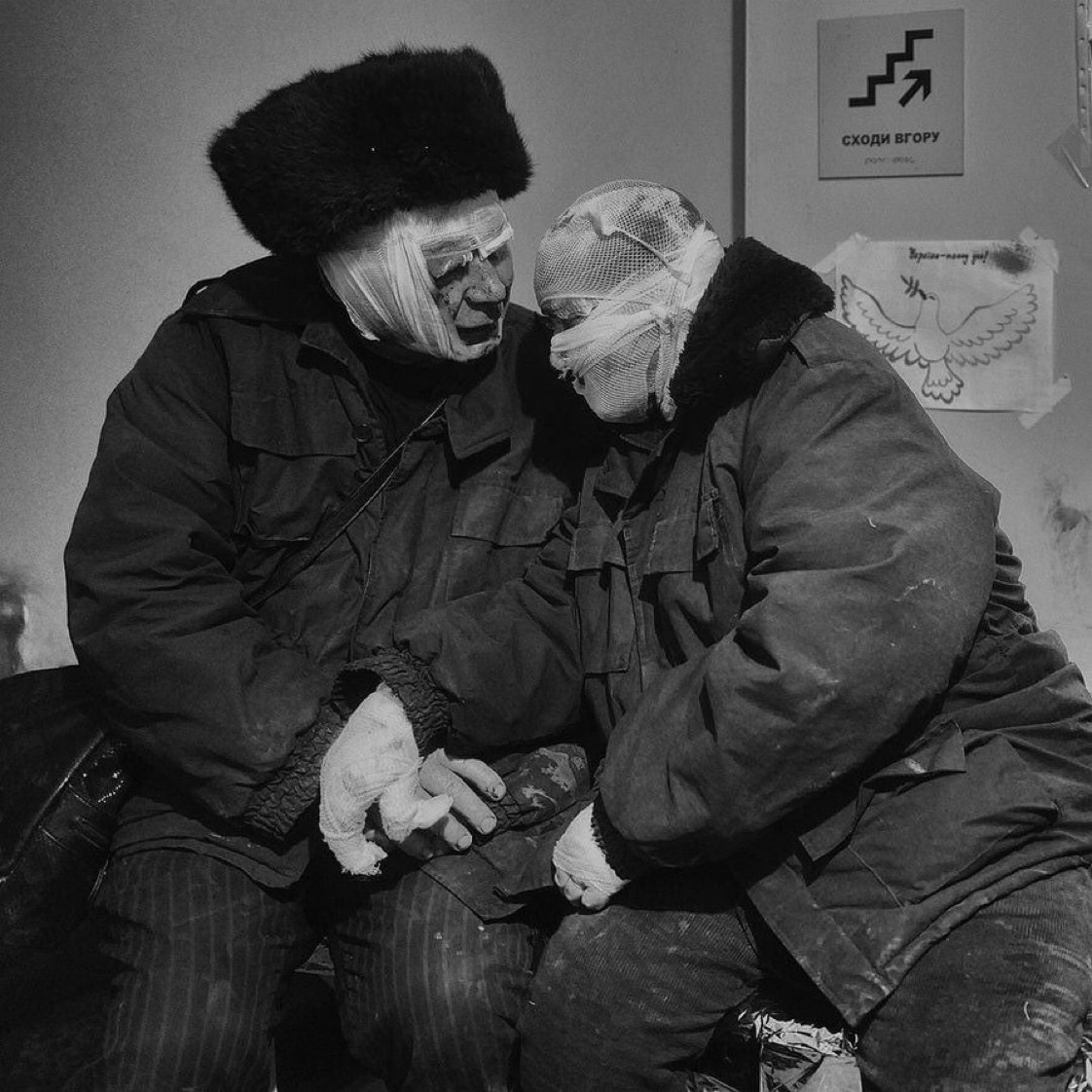 An elderly Ukrainian couple consoling each other in the hospital after a Russian missile destroyed their home in Bakhmut, Ukraine.

This is one of the many images of Russia's genocidal war of extermination against the Ukrainian nation and people that will haunt me forever.