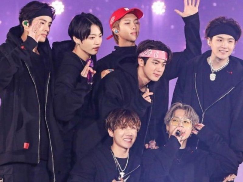yarit_army's tweet photo. Felíz 10 Aniversario Army gracias por ser un increíble fandom y por siempre apoyar y siempre estar para BTS Army es increíble gracias por todo 💜💜🎉🎉🫶🏻🫶🏻
#HappyBDayARMY
#Happy10thAnniversaryARMY 
#HappyBirthdayARMY https://t.co/kjtTFpSvLp