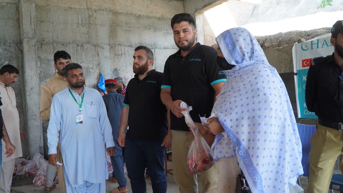 HelpInNeed_PK's tweet photo. Qurbani represents our commitment to #SharingJoy &amp; #SharingBlessings It's a profound act of giving. With the support of brotherly organizations like #Hasene, we strive to bring happiness and alleviate the hardships faced by those in need 🤲 #QurbaniImpact #BrotherhoodInAction🤝 https://t.co/NDK2dJrizi