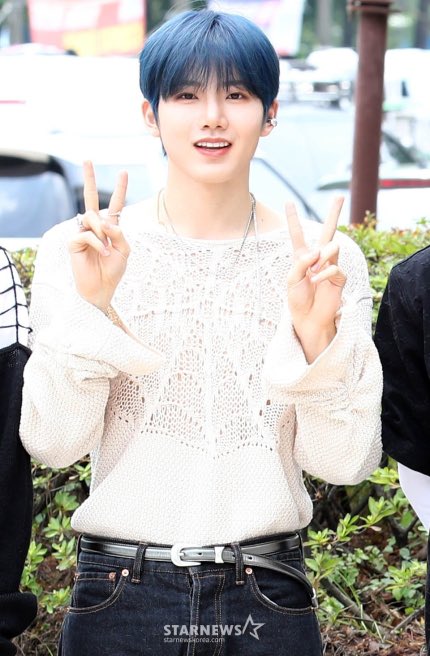 [📸] 230710 : ภาพถ่ายของ "คิม จุนกยู" จากสำนักข่าว

หัวข้อ 📃
- TREASURE T5 จุนกยู ‘ก็มีแฟชั่นเสื้อตาข่ายที่สมบูรณ์แบบเช่นกัน’
- TREASURE T5 จุยกยู ‘รอยยิ้มที่แจ่มใส’

ที่มา
🔗 n.news.naver.com/entertain/arti…
🔗 n.news.naver.com/entertain/arti…

#준규 #JUNKYU
#트레저 #TREASURE 
<a href="/ygtreasuremaker/">TREASURE MAKER</a>