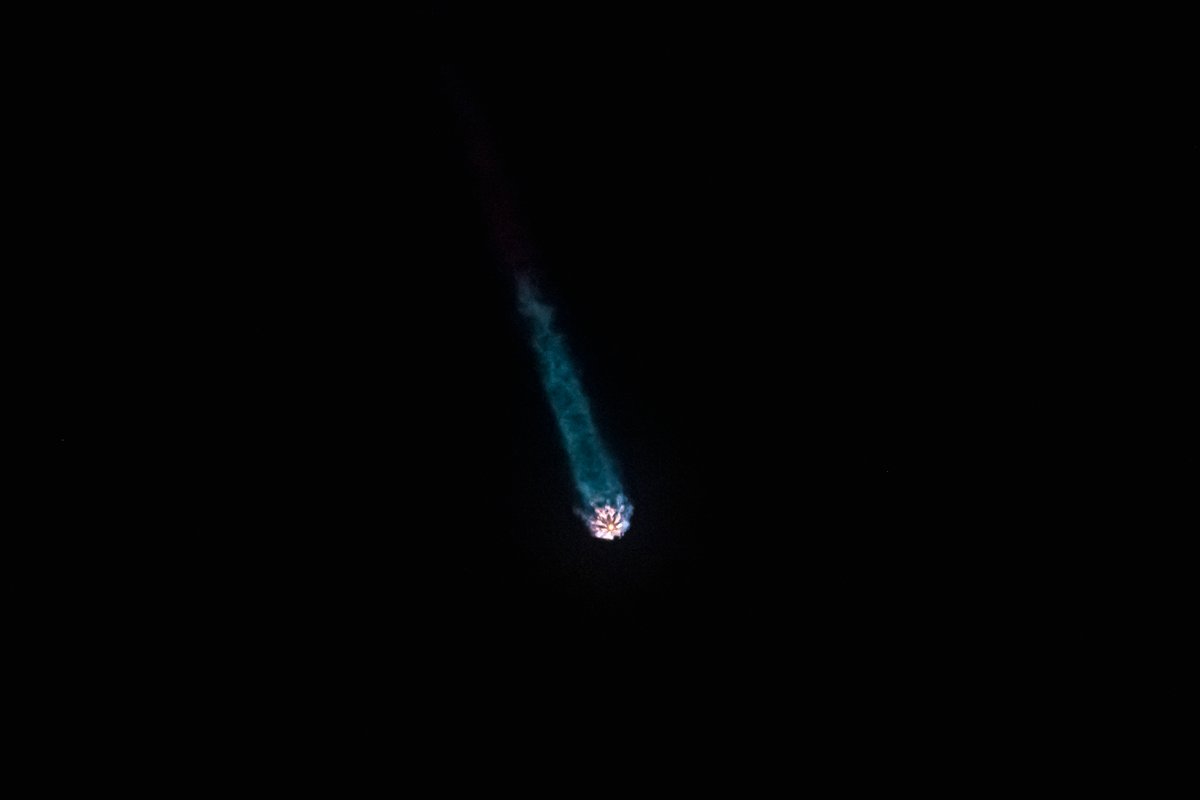SpaceX's tweet photo. Falcon 9 launches 22 @Starlink satellites from SLC-40 in Florida