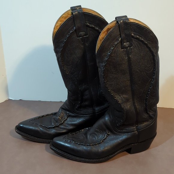 So good I had to share! Check out all the items I'm loving on <a href="/Poshmarkapp/">Poshmark</a> from <a href="/jonurse98/">JoAnna Blackston</a> #poshmark #fashion #style #shopmycloset #italianshoemakers #chanel #danpost: posh.mk/ChtQKscqjBb