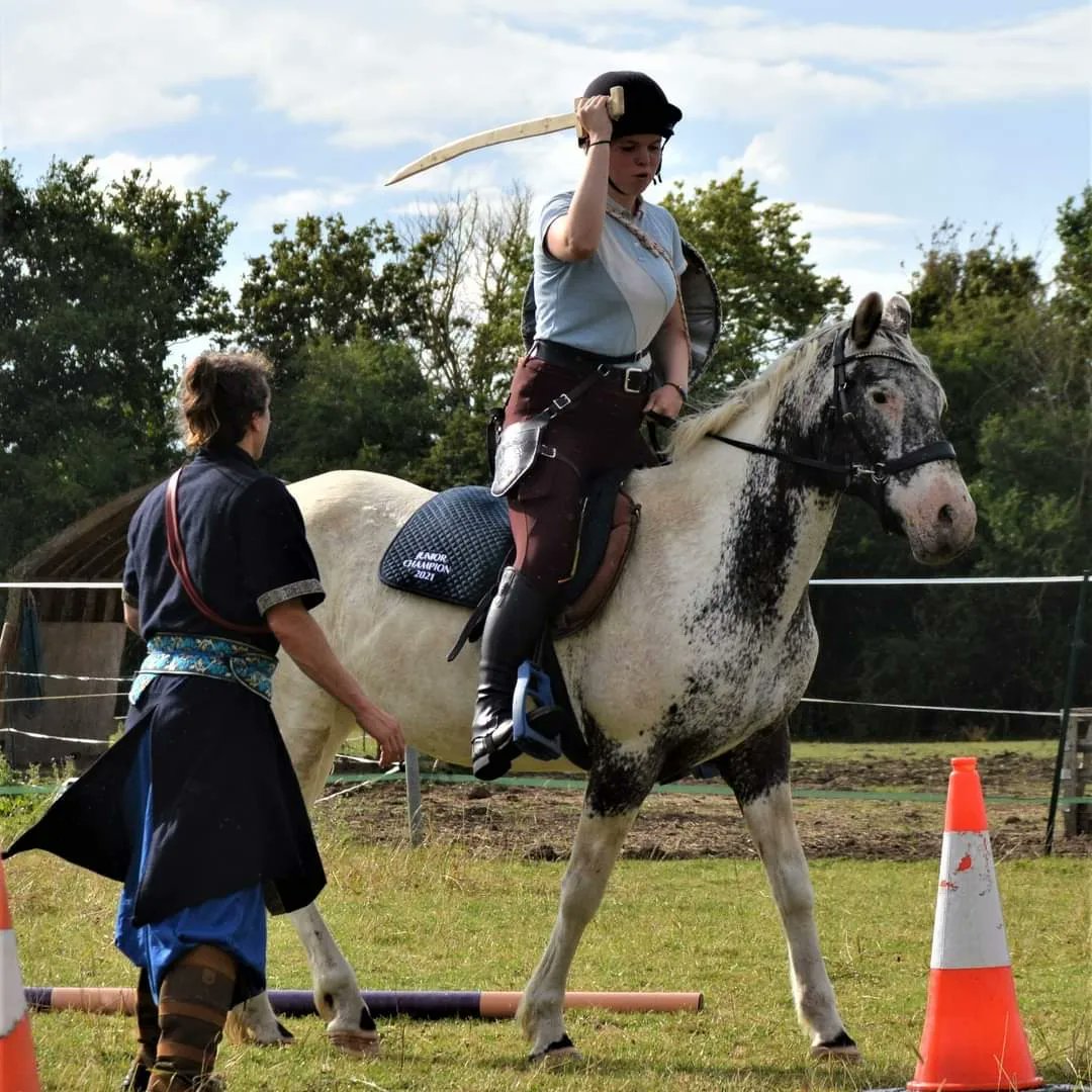 CotteswoldMA's tweet photo. Something a bit different this weekend - Eurasian cavalry training with Andrew Ó Donnghaile #horsebackarchery #sabre #polearm #cavalry #mountedcombat https://t.co/fQ6sxLLZf1