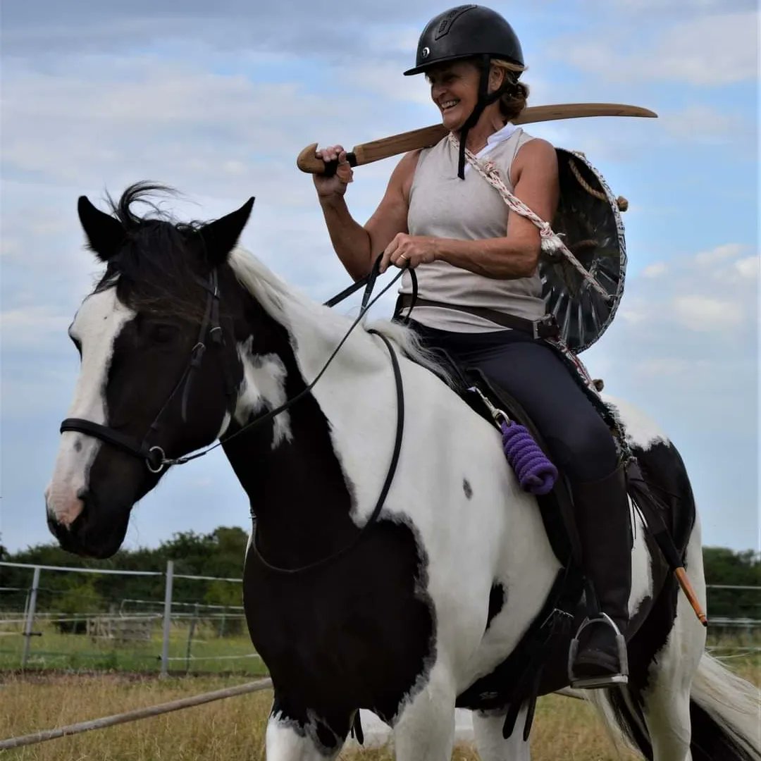 Something a bit different this weekend - Eurasian cavalry training with Andrew Ó Donnghaile #horsebackarchery #sabre #polearm #cavalry #mountedcombat