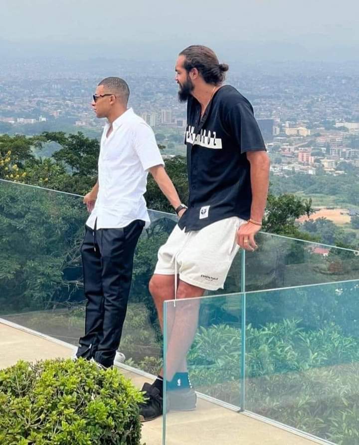 Kylian Mbappé et Joakim Noah  2 monuments vivants du #football et du #basketball  pour un projet pharamineux au #Cameroun une belle opportunité pour le Tourisme et la vente de l'image de notre pays à l'International qu'en pensez vous?
Abonnez vous a notre Page Madiba&amp;Nature