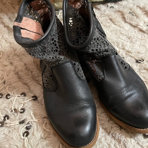 So good I had to share! Check out all the items I'm loving on <a href="/Poshmarkapp/">Poshmark</a> #poshmark #fashion #style #shopmycloset #saucony #freepeople #mussecloud: posh.mk/d8PXOL5pjBb