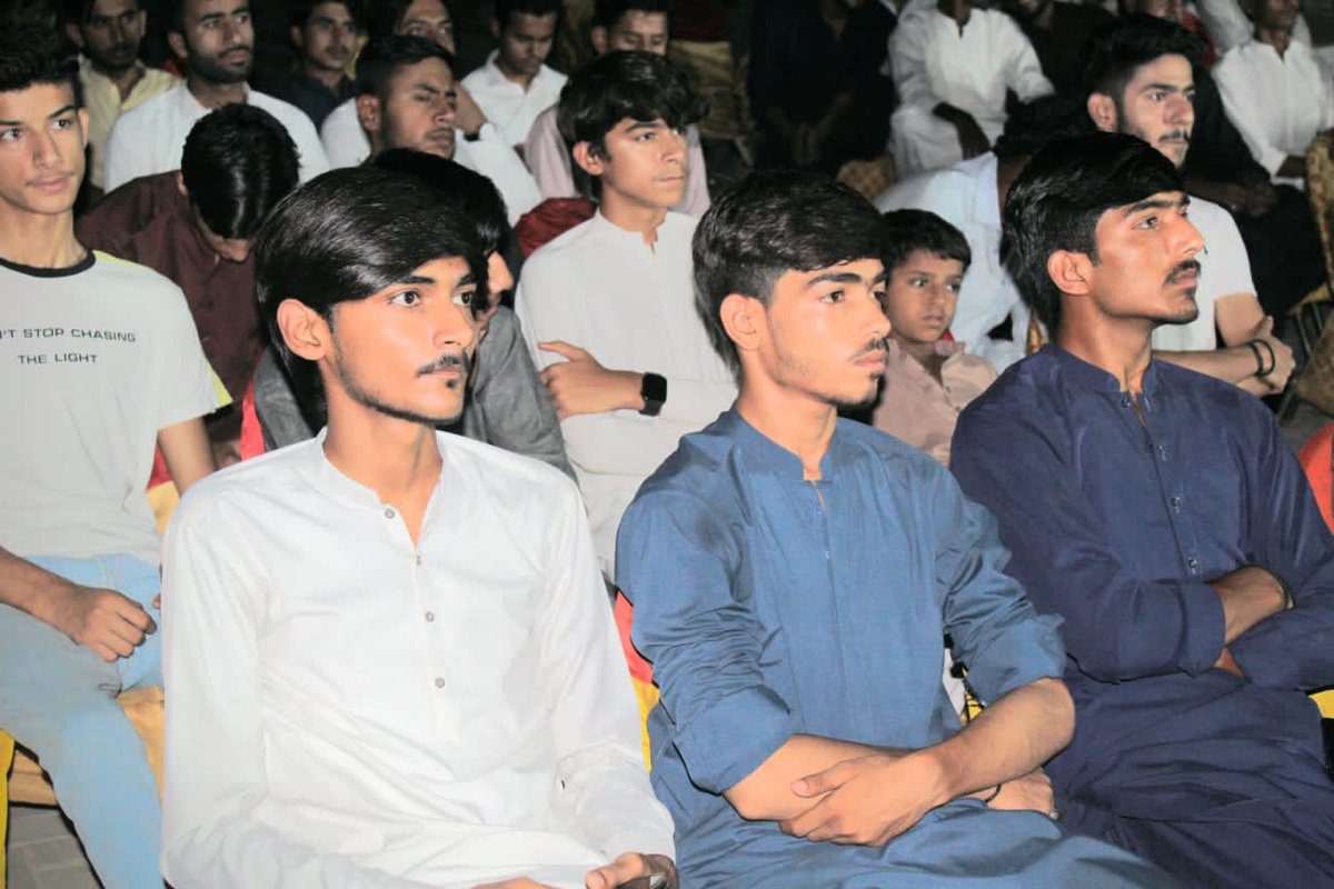 Naveed_mahar's tweet photo. Chak town  Students forum organized an awareness career counseling session in collaboration with town Commitee Chak. 100+ young student of 10,11 & 12 class attended the workshop in which details of national & international scholarships were discussed.These academic activities will help Chak to achieve high literacy rate soon. Barrister @AmeerhamzaMahar ,Engineer touqeer Ahmed & others deliver the informative lectures. @MediaCellPPP 
#chakbilawalka @JavedMahar7 @smendhro