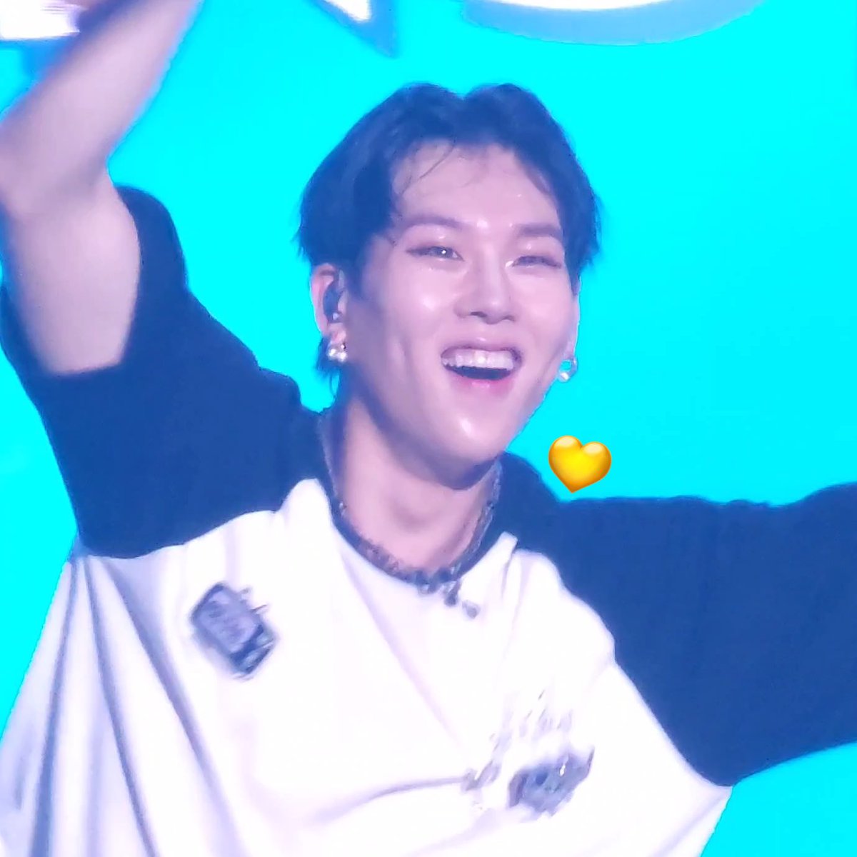 너무너무 행복해보여 .... ㅜㅜ💛