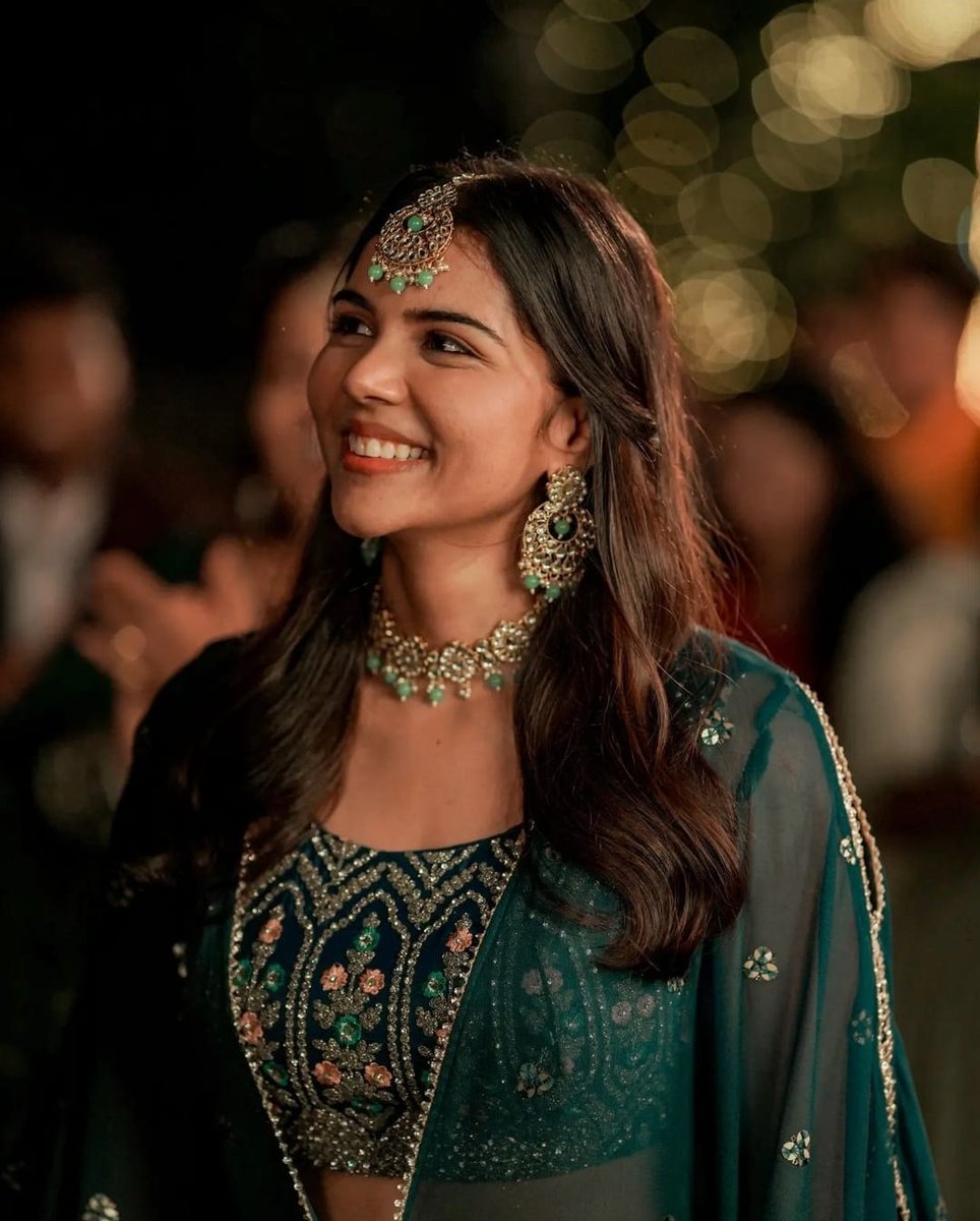 AnbeKalyani's tweet photo. 7 Billion smile, and yours is my favorite @kalyanipriyan 💫💚

11:11 ✨ https://t.co/wXRYspC97m