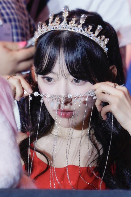 attack_pink's tweet image. 여왕 같애 。。 뭔지 알지 
너무 예뻐서 사람들이 다 쳐다보는데 말은 못걸고 그저 뒤에서 지켜보는 그런 여왕  ㅜ_ㅜ ♡