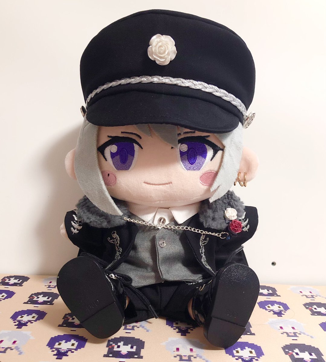 「でろーんぬいぐるみ完成〜。洋装風におしゃれさせました!軍服でろがめちゃくちゃ格好」|銀の鶴@パスタ会/あけぼの12のイラスト