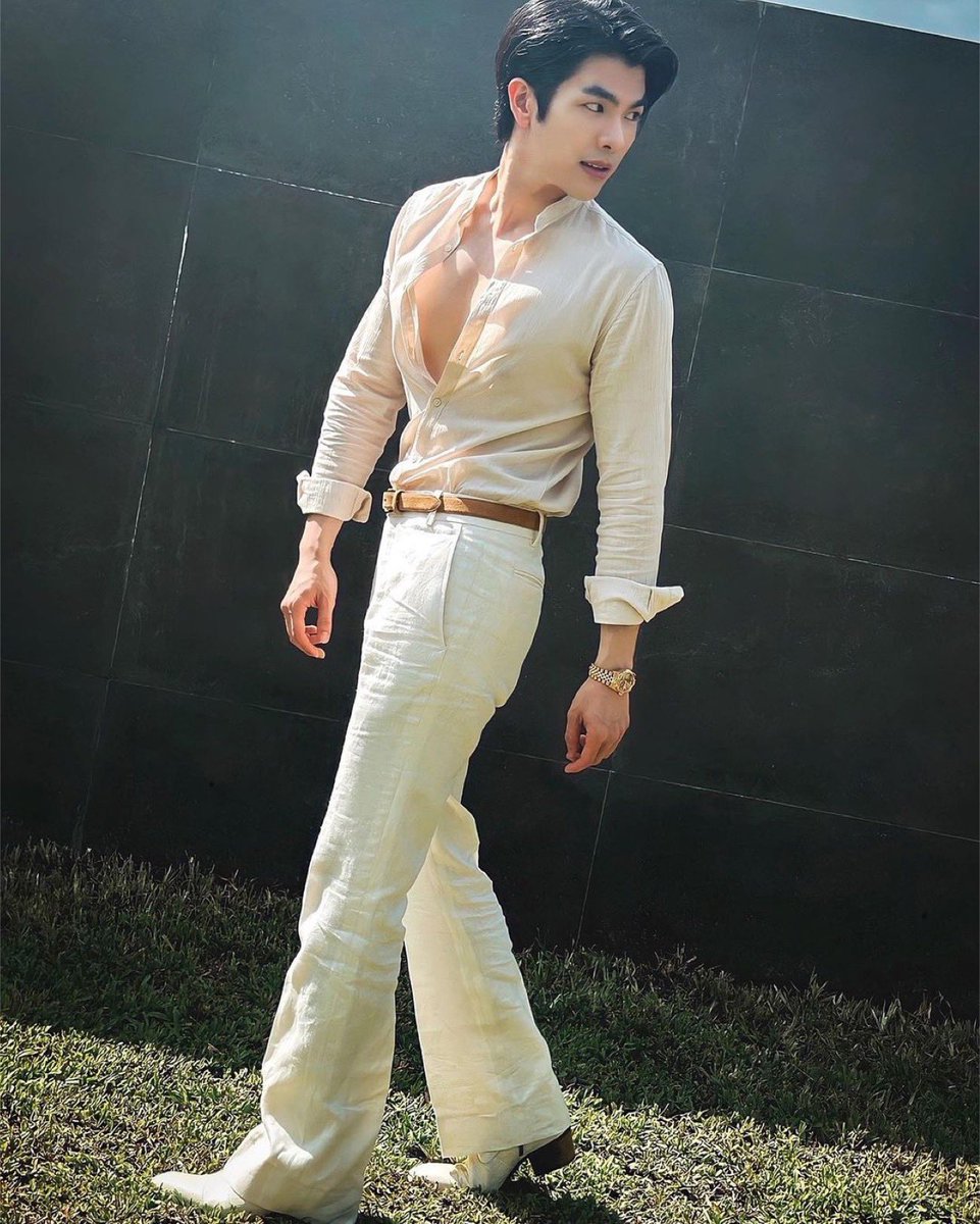 milephak_family's tweet photo. [23.07.10] IG update 
@milephakphum 

,,, เวลาผ่านไปไวเหลือเกินใช่ไหมครับ?

ความทรงจำ เรื่องราวที่ดีและทรามต่างเกิดขึ้นตามช่วงเวลาที่มี

เรียนรู้เสมอ เตรียมตัวเสมอ และขอบคุณเสมอกับสิ่งที่เกิดไม่ว่าจะเลวทรามหรือดีงาม ,,,

Have A Nice Day:)

#MileSet
#MilePhakphum 
#GreenyRose https://t.co/Gnc53McdtF