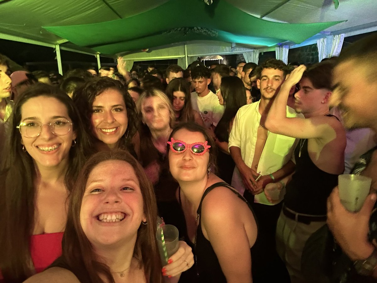 Graças a Deus, acabou se as festas 🙌🏻
Demasiado cansada e velha 🥲