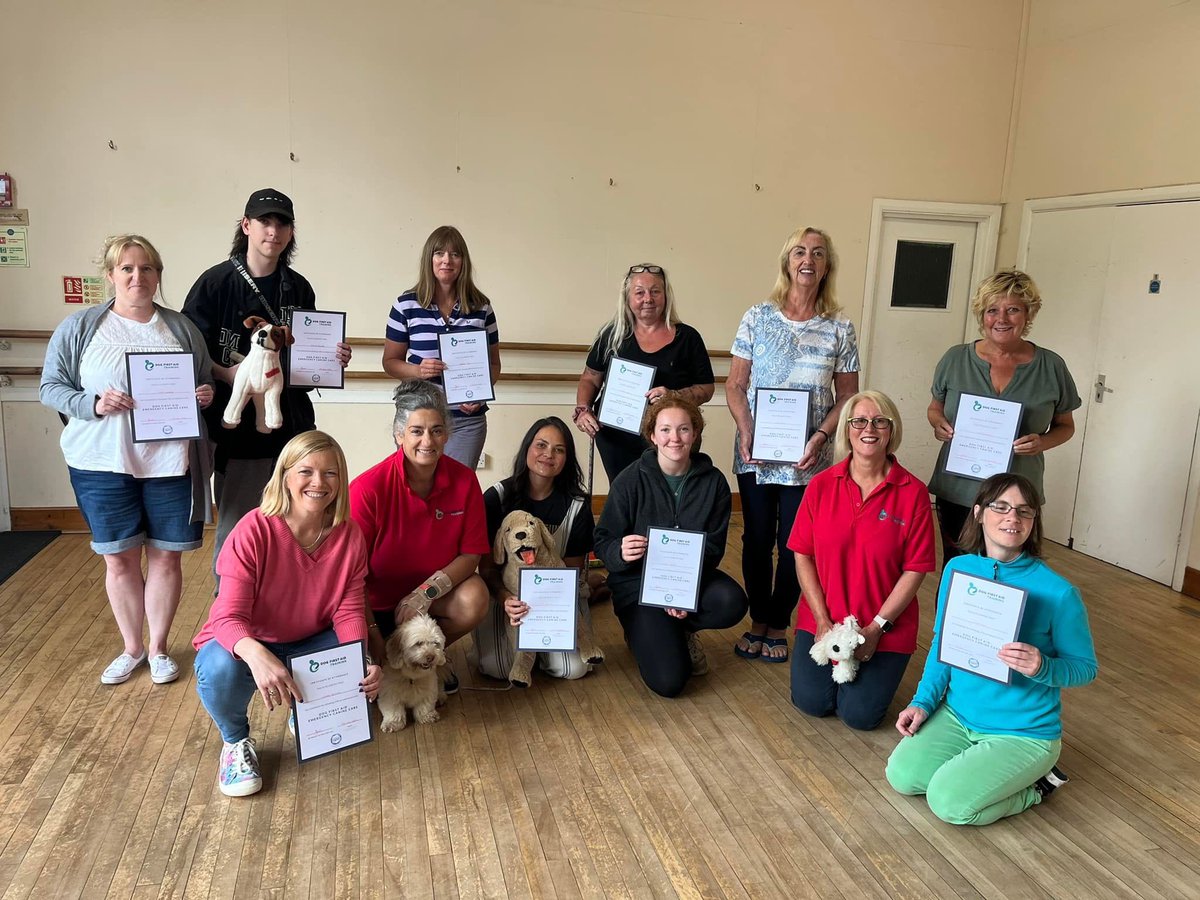 Fabulous course yesterday in Cheapside, #Ascot. Many congratulations to you all on gaining your dog first aid certificate 🥳🐾we were even joining my Toffee the medical assistant dog, who wanted to help with CPR🤣

#DogFirstAid #Oxfordshire #Berkshire #Buckinghamshire #Midlands