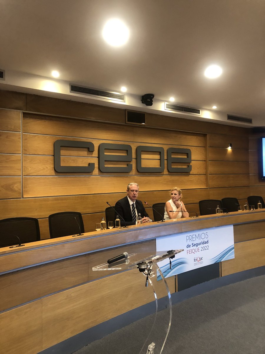ForoQyS's tweet photo. Hoy asistimos a los Premios de Seguridad de @Feique_ES que reconocen los excelentes resultados del #sectorquimico https://t.co/cwg2Ea6r9U