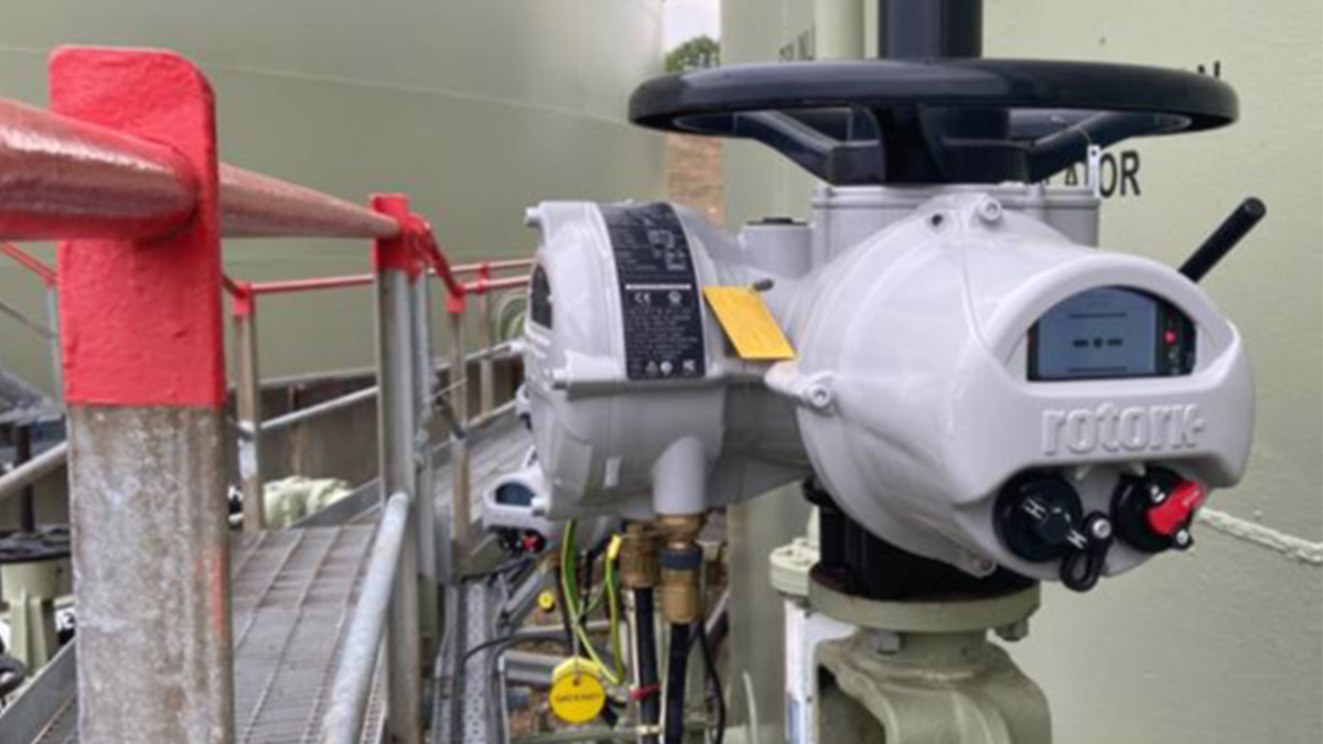 rotork's tweet photo. Rotork has upgraded a major fuel farm at Gatwick Airport, providing intelligent IQ3 electric actuators on Rotork’s Pakscan™ control network.
Read more here - https://t.co/RuoXYgOnwp
#GatwickAirport #Rotork #Actuators https://t.co/hRrlbBxu9U