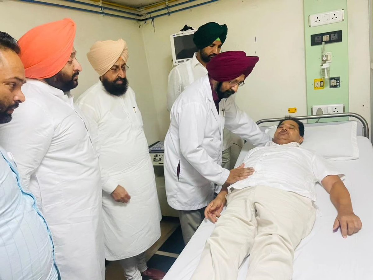 propunjabtv's tweet photo. ਓਪੀ ਸੋਨੀ ਦੀ ਸਿਹਤ ਵਿਗੜੀ, ਹਸਪਤਾਲ 'ਚ ਦਾਖਿਲ
https://t.co/fIbvIT1jrH
#OPSoniHospitalized #OPSoniHealthUpdate #FortisHospital #PunjabiNews #OPSoni #PunjabNews #ProPunjabTV https://t.co/qRQnzmx0PF