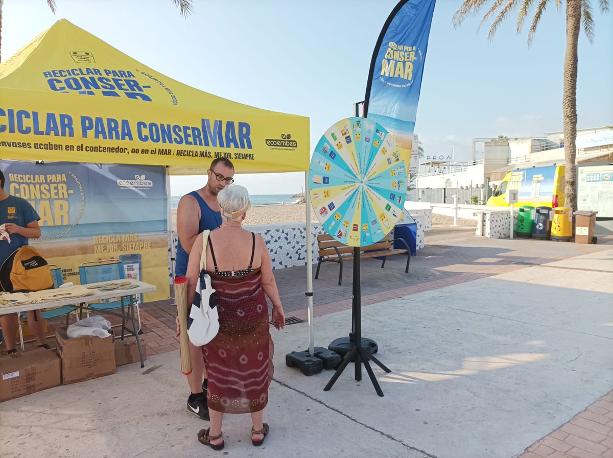 ConserMar estuvo el sábado en La Pobla de Farnals. Arantxa Jordá, del Área de Turismo del ayuntamiento de la localidad, visitó el stand para mostrar el apoyo del consistorio al reciclaje.
<a href="/ecoembes/">Ecoembes</a> <a href="/ecoembes_com/">Ecoembes Comunica</a> @GVAagroambient <a href="/SoniaPC79/">Sonia Poveda</a> 
Más info  ⤵
bit.ly/3DcsWO9
