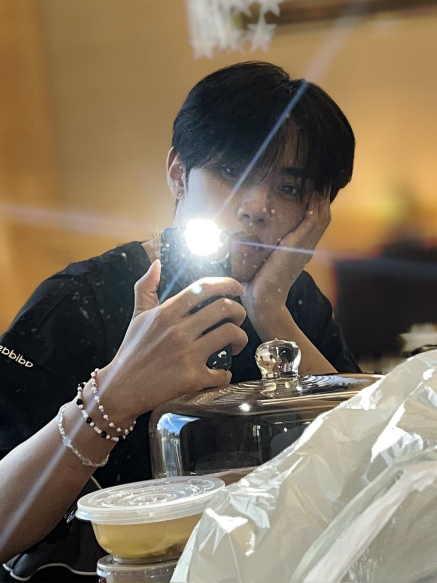 suncwokim's tweet photo. Having a good yellow and pink friends here in my mirror selca, which reminds me to remind you about the importance of having a good vitamin from both me and the fruits. Lucky for you, i dropped out this selca to make sure your vitamin needs are fulfilled. https://t.co/fyQCAwOj2p