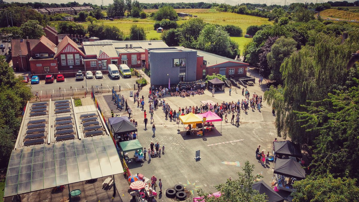 toria_pratt's tweet photo. @LEEDS_2023 Thanks to Mr Shoesmith for this drone view of the event https://t.co/lMxmFc0Z1Z