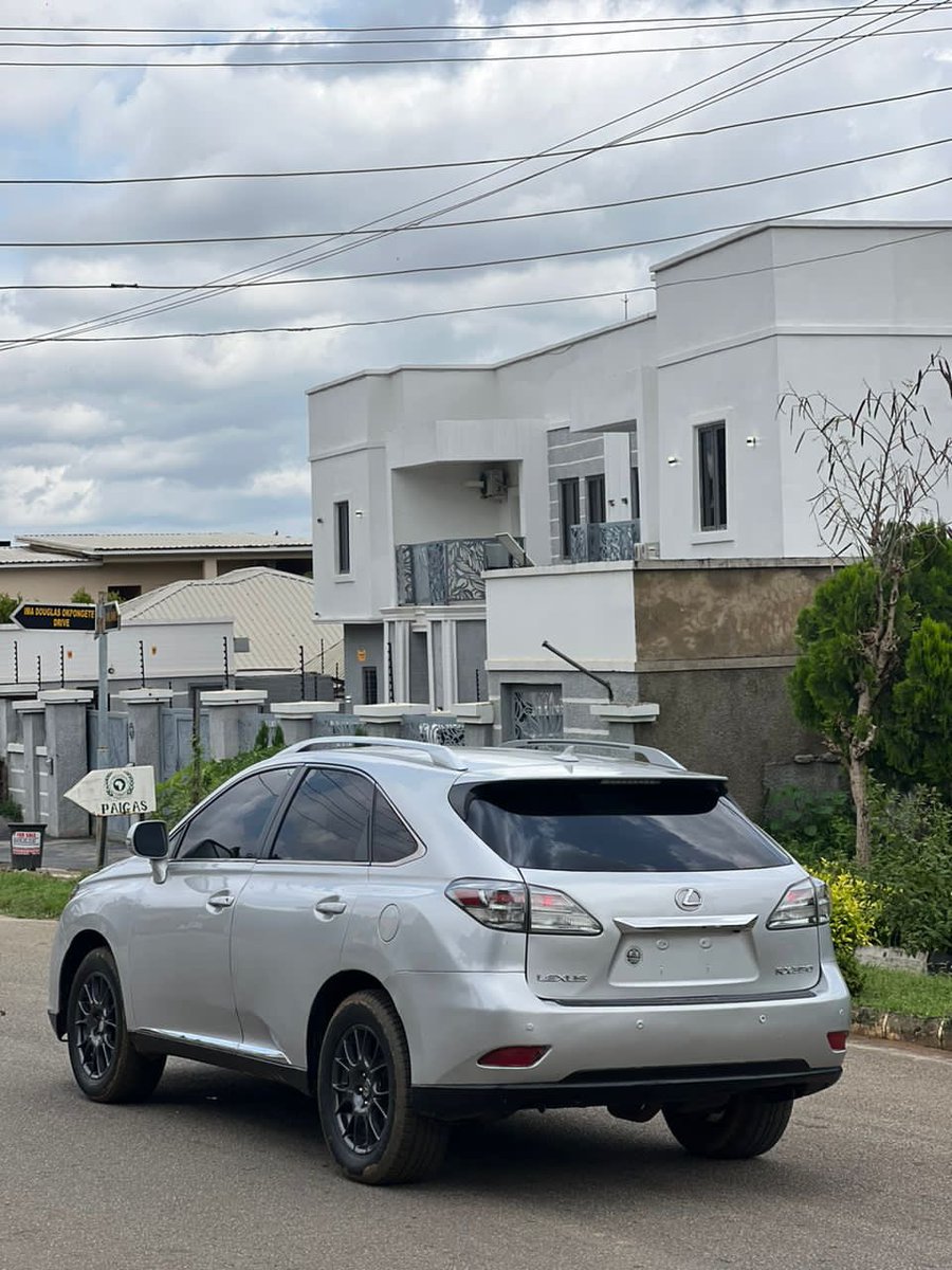 tochi56458718's tweet photo. Hot deal 🔥🔥🔥
This is 2010 Lexus RX 350
Used good
Super chilling ac
Clean interior
8.5m
Abuja
WhatsApp 08060176993
#AbujaTwitterCommunity #President Tinubu #David De gea #shallipop #fatla seduction #Daniel Regha #pastor poju #sheychells #Abujacars https://t.co/ksYNxAnxrO