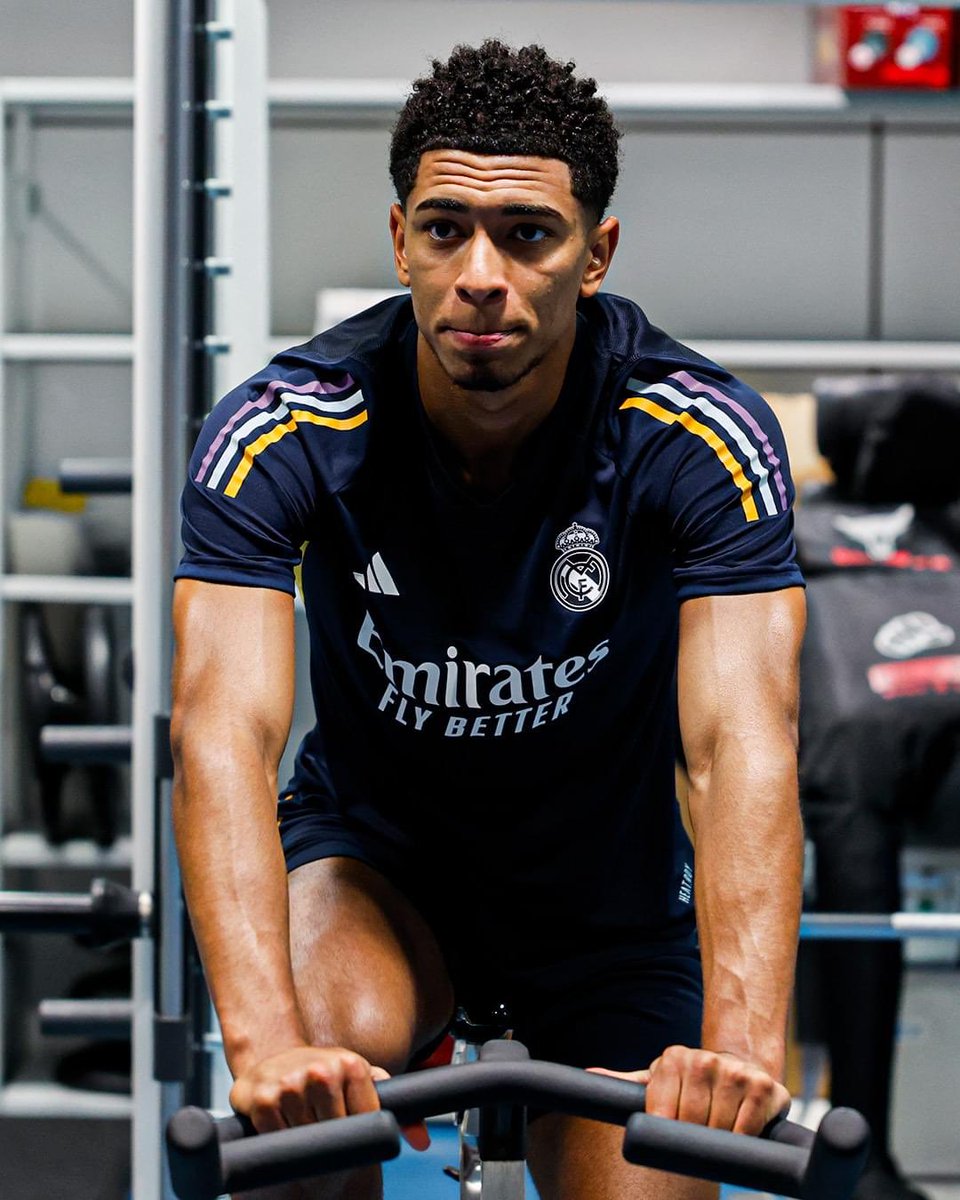 letsbereal1902's tweet image. 🔥⚽️ Our new signing, Jude Bellingham, has hit the ground running and started training with the team! 🙌 

#JudeBellingham #RealMadrid #LetsBeReal #rmalive