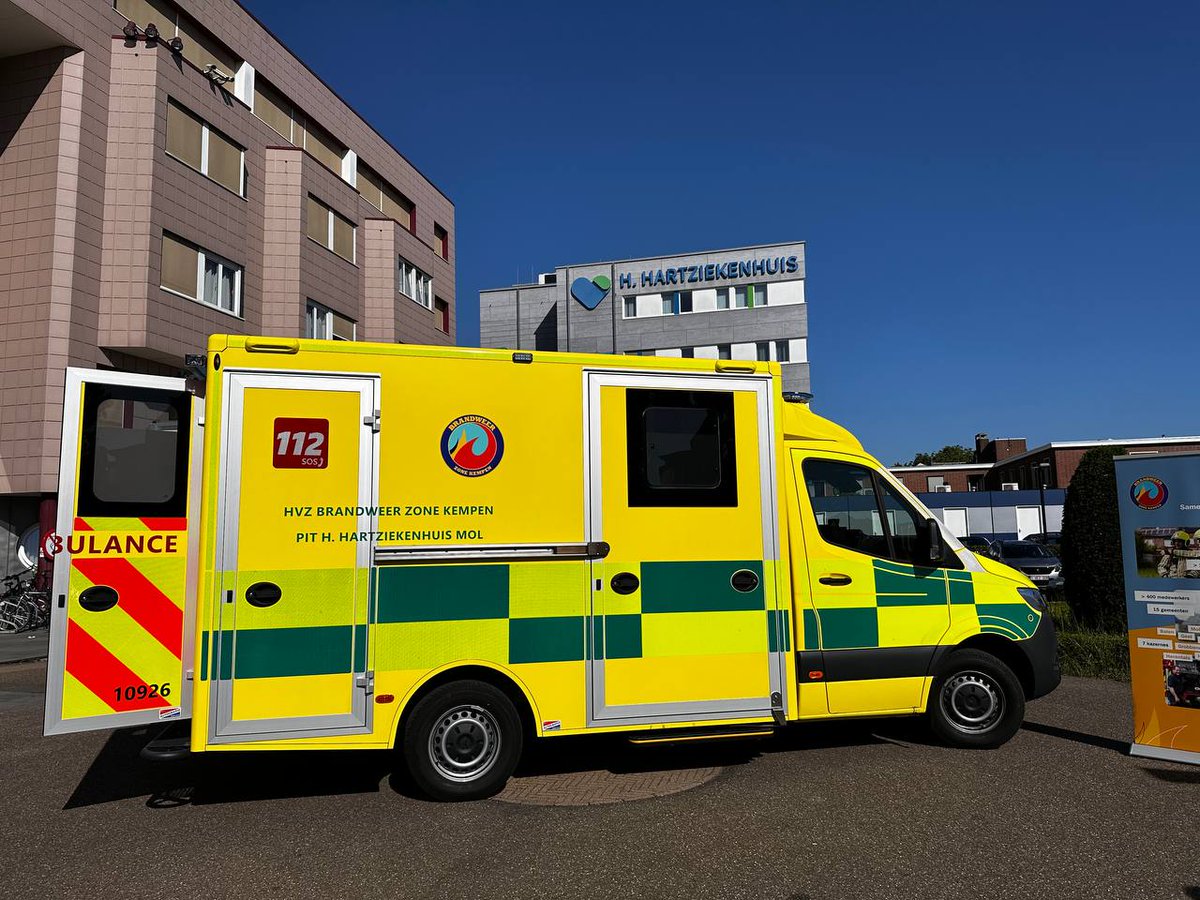 Het H. Hartziekenhuis Mol en <a href="/BZKempen/">Brandweer zone Kempen</a> tonen vandaag trots een nieuw PIT-voertuig. Dit Paramedisch InterventieTeam maakt élke dag een levensbelangrijk verschil. gva.be/cnt/dmf2023071…