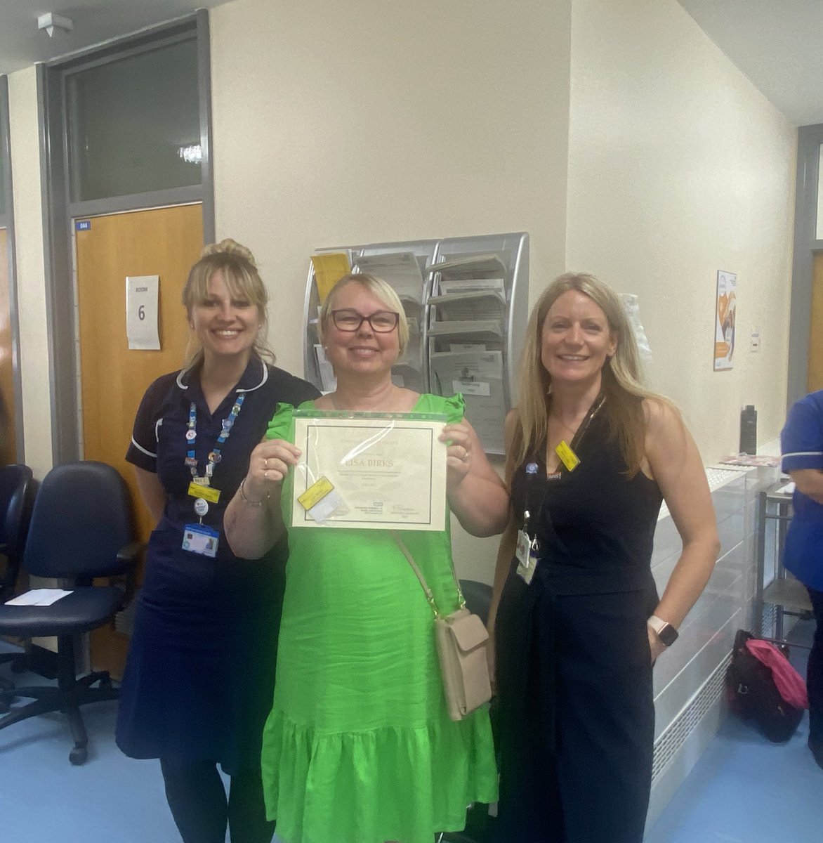 Community outpatient Clinical Support Workers receiving their certificates for completing their competencies in multi-speciality outpatients @NatalieBarx @JulieTuckwood @DzanajahicDzana @UHDBTrust