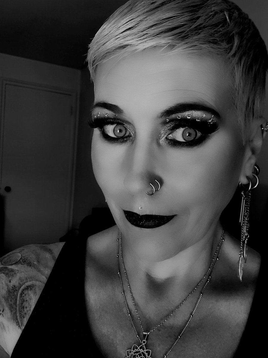 Good morning beauties.  It's #SneakPeek time again.  I will be posting this look tomorrow with all the details ✨️ 😊  Have a wonderful Monday 🥰 #blackandwhitephotography #MondayMood #over50 #makeup