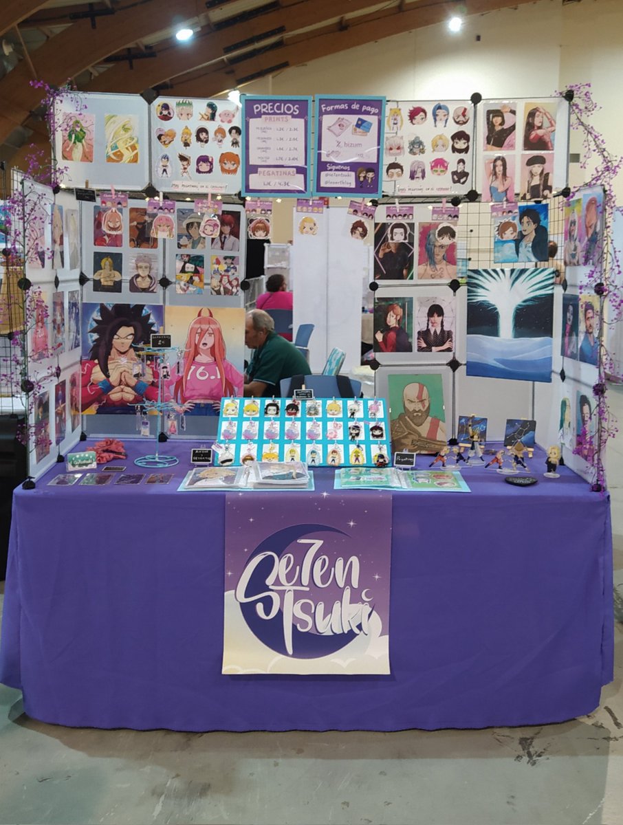 se7entsuki's tweet photo. Holiiis! Este finde hemos estado en Marbecon y así de mono quedó nuestro stand ❤️.
Muchas gracias a los que pasasteis a saludar y llevarse cositas 🤗.
Nuestro próximo evento será el día 29 en Los Barrios Go! ¿A quien veré por allí?.
#eventofriki #marbecon #losbarriosgo #AnimeExpo https://t.co/pSf1is0HSd