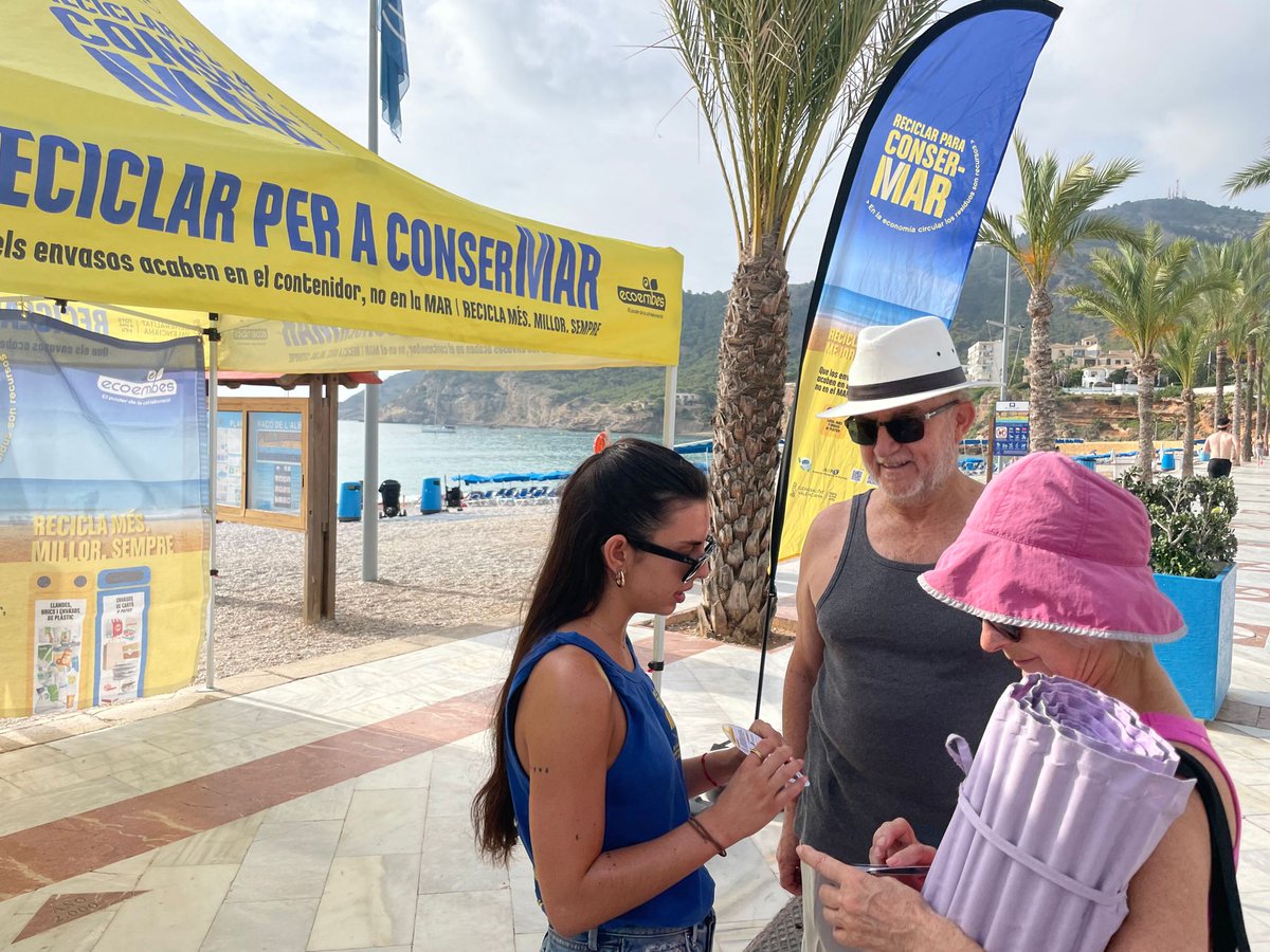 recicla_mas's tweet photo. ConserMar estuvo ayer domingo en Alfàs del Pí para concienciar sobre la importancia del reciclaje. La acción contó con una gran participación.🌱🌿🌺
@ecoembes @GVAagroambient @ecoembes_com @SoniaPC79 @LAlfasES 
Más info ⤵
https://t.co/RqOsC6EUUU https://t.co/DHaHzXZyjU