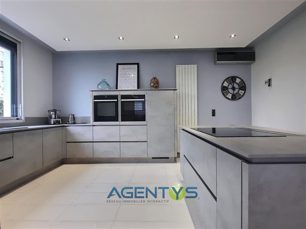AllouxChristop1's tweet photo. À vendre | Saint maur des fosses 🗺️

#maison COUP DE COEUR A 300M DU RER AGENTYS La Varenne - Votre partenaire #immobilier vous présente cette #maison entretenue de 148m² dotée d'un triple séjour, lumineux, traversant, d'environ 70m² avec une (...) https://t.co/64z8ggnL30 https://t.co/fNlr4QZDiO