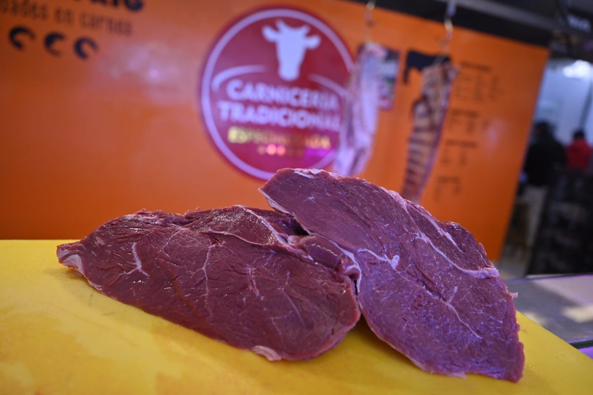 RadioUruguayUy's tweet photo. 🥩 Carnicerías celebran el #DíaDelCarnicero con promociones de #Cuadril. Con el objetivo de reivindicar el churrasquito al pan, ofrecerán el corte a 299 pesos el kilo.
👉 https://t.co/6SMRwuNxt6 https://t.co/10ZMqluHZI
