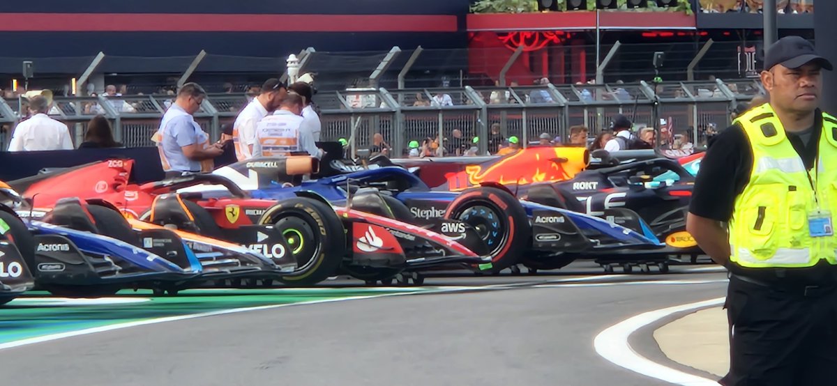 BreadBoi96's tweet photo. #f1 #SilverstoneGP #BritishGP https://t.co/MtfSZypcsb