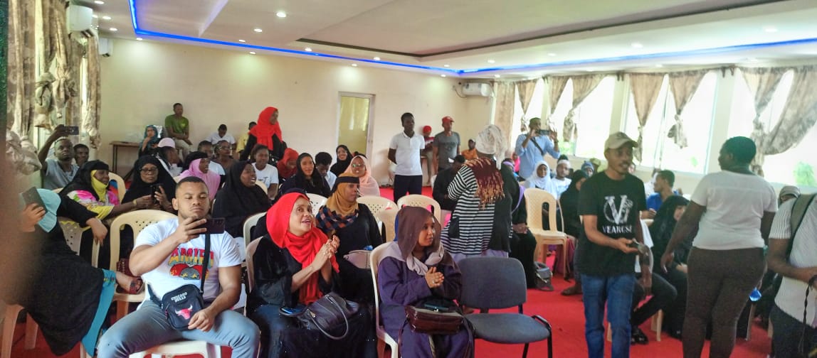 Let's talk about environmental conservation 🌲🌳
KABLA YA KUZAMA play from Lamu Arts and theatre Alliance  where it portrays different people  meeting in a boat with different occupations. Explaining  Climate change, affects and solutions to it🌊 #Climate