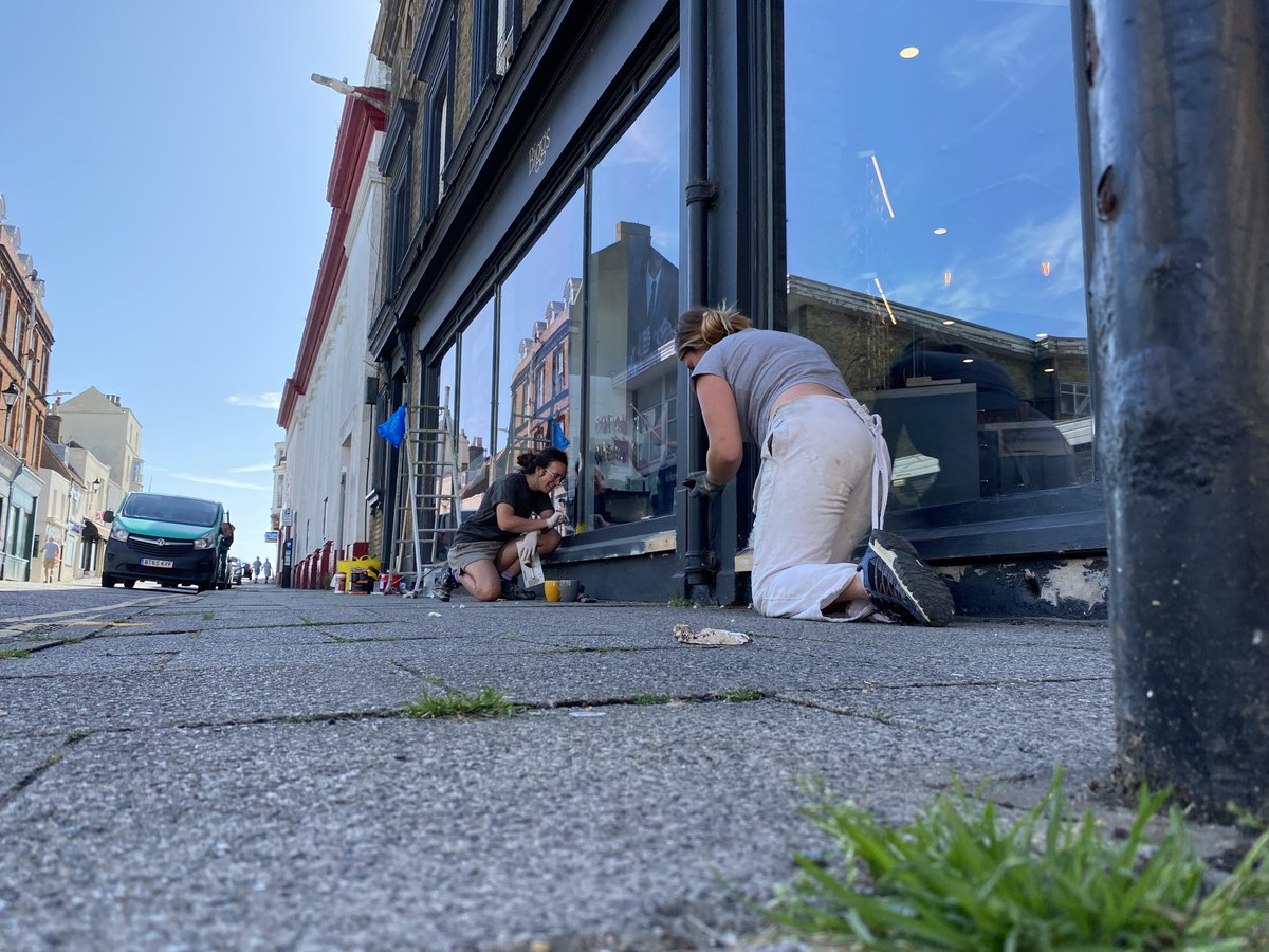 EvolutionMusiLP's tweet image. OutsideThe HQ, on Deal High Street, you'll find the talented team at Goldup Painting and Decorating Services, adding their magic touch to the town.   Goldup Painting and Decorating is a phenomenal "Mainly Female" decorating team, renowned for their exceptional craftsmanship.