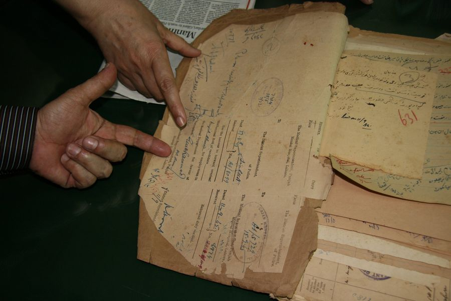 Blast from the Past
Not many know that at the time of Partition of India, even the patients in mental hospitals on  the two sides were exchanged. Hindu and Sikh patients admiteed in mental hospitals on the Pakistan side were exchanged with Muslim patients admitted in mental