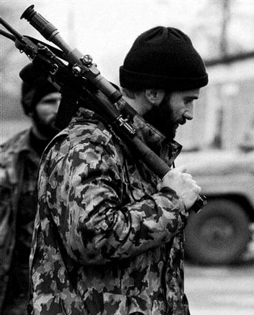 Ne Zaman Öleceğimiz Önemli Değildir...

Önemli Olan Nasıl Öleceğimizdir...

Bize Düşen Şerefimizle Ölmektir...!

#ŞamilBasayev