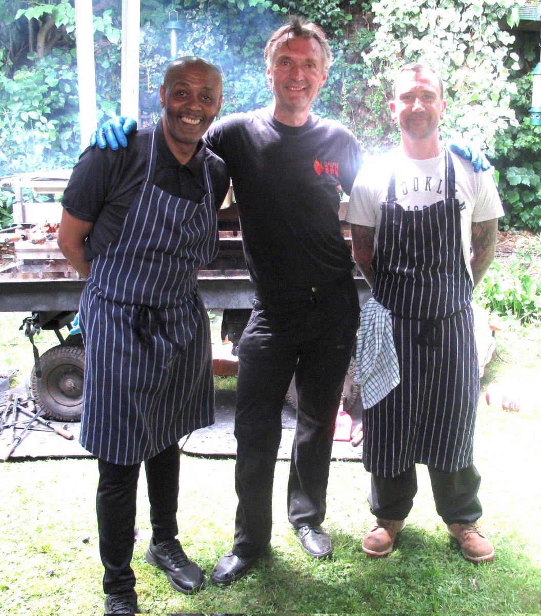 stephenmahoneym's tweet photo. My pix of the @FabulousBBQ chef in the centre flanked by his team members, while preparing the lavish variety of delicious food & drinks. At #JackieStClair & her hubby #CarlMichelson annual Sunday lunch, their wonderfuly spacious, private, back garden of their London residence. https://t.co/OdsBP8w7bn