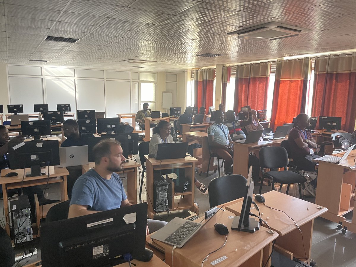 Just back from Kigali where this Computational Geodynamics (💻🌍) workshop was held last week. Students from all over Africa (and even India) were fantastic and the organisation was top notch! Thanks again to #CatherineMeriaux and @ictpeaifr for making this possible.